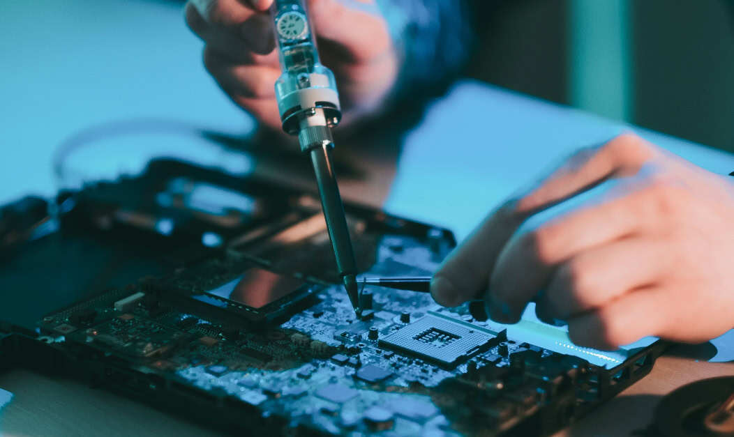 Verbessern Sie die Produktqualität und minimieren Sie Konstruktionsänderungen mit CalcuQuote